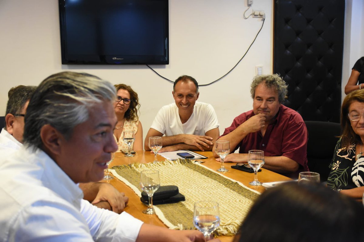 Rolo_Figueroa's tweet photo. Nos reunimos con las autoridades  #UNComa, Beatriz Gentile y Paul Osovnikar, para ratificar nuestro compromiso de acompañar a la Universidad con las inversiones necesarias para avanzar con su propuesta educativa en distintos puntos de la provincia. Abro hilo 👇 https://t.co/75YqZnYGVu