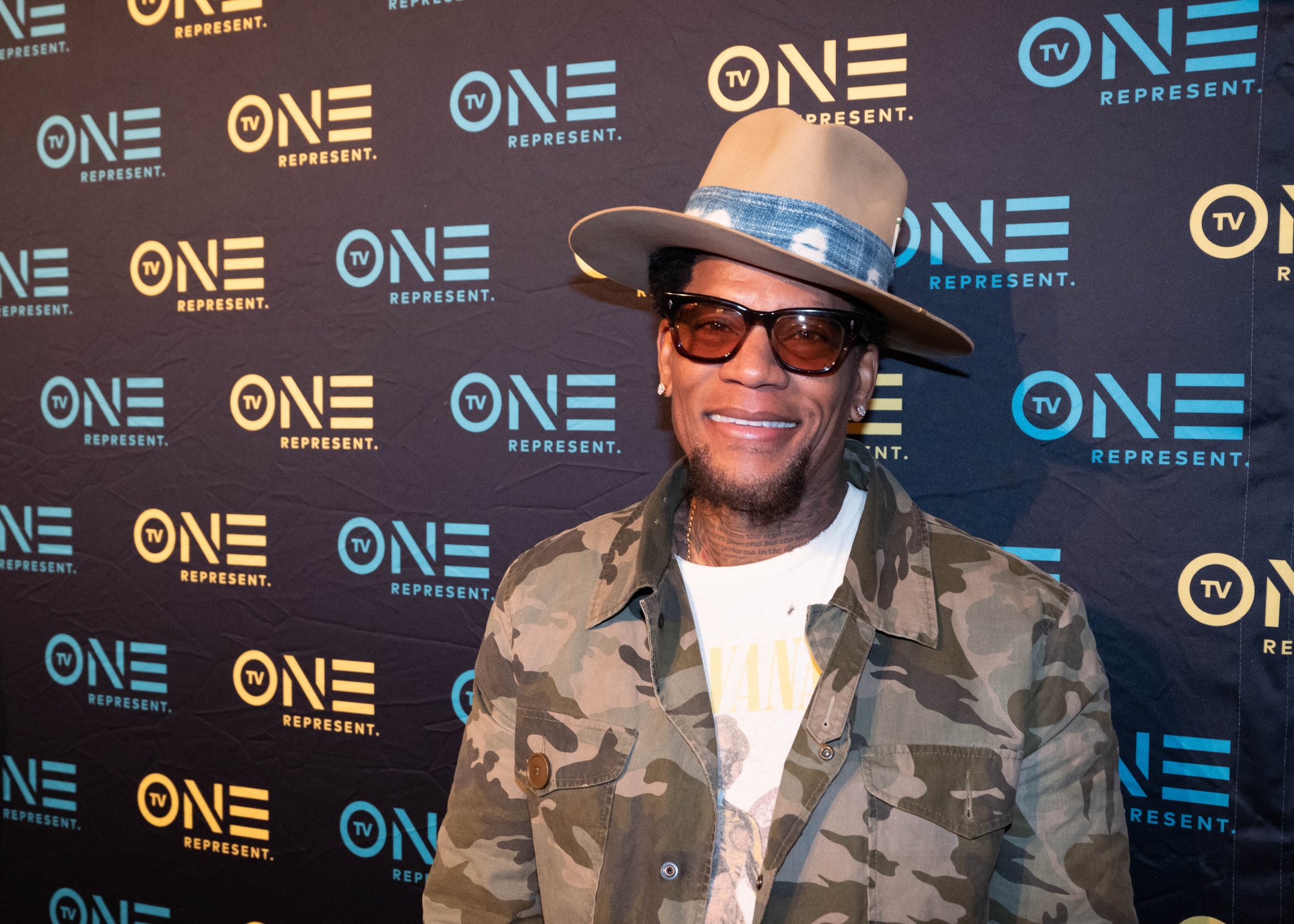 Happy Birthday to the hilarious D.L. Hughley!  