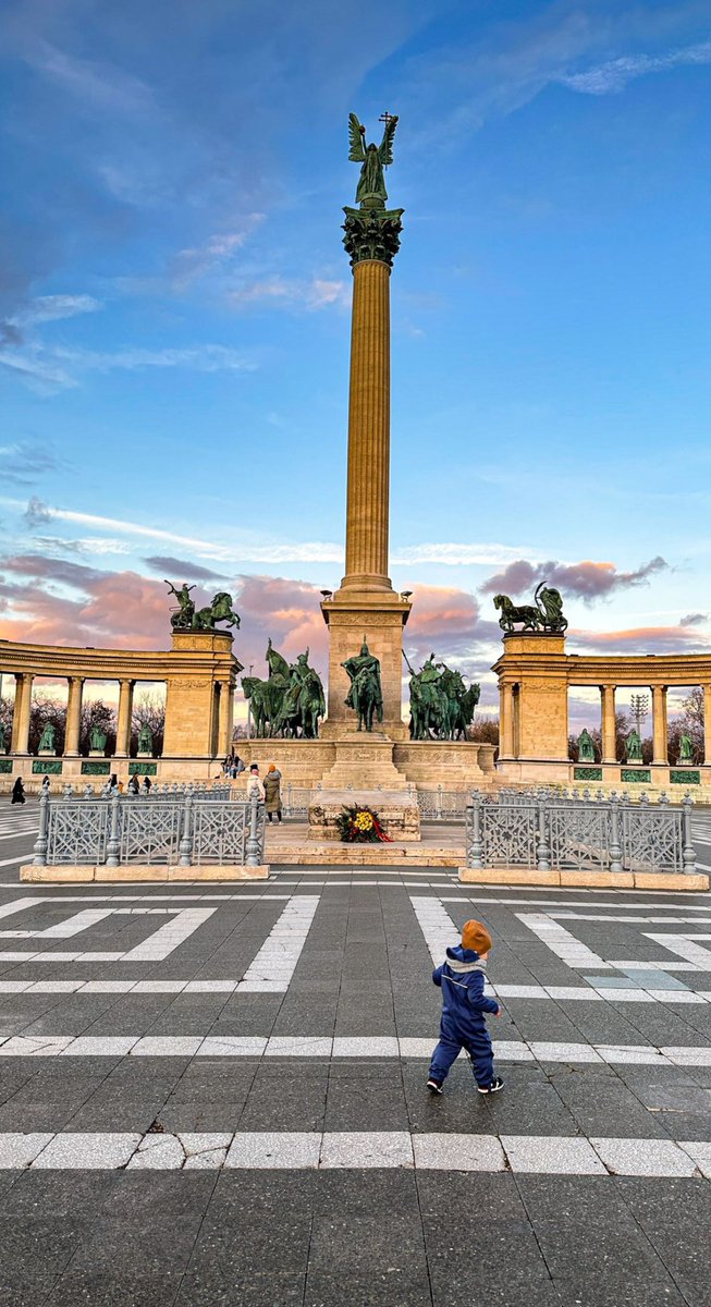 ملخص لرحلتي إلى #المجر ✈️ :

لـ #بودابست لؤلؤة الدانوب 🇭🇺
⁃رحلات مباشرة من الرياض وجده والدمام عبر طيران ويز 🛫
⁃الاسعار فيها ممتازه 💴
⁃ الأمان عالي بعد الله + الشعب لطيييف 👍
⁃تكفيها اربع ايام 🚶‍♂️
⁃يفضل السكن حول شارع الموضه 🏢