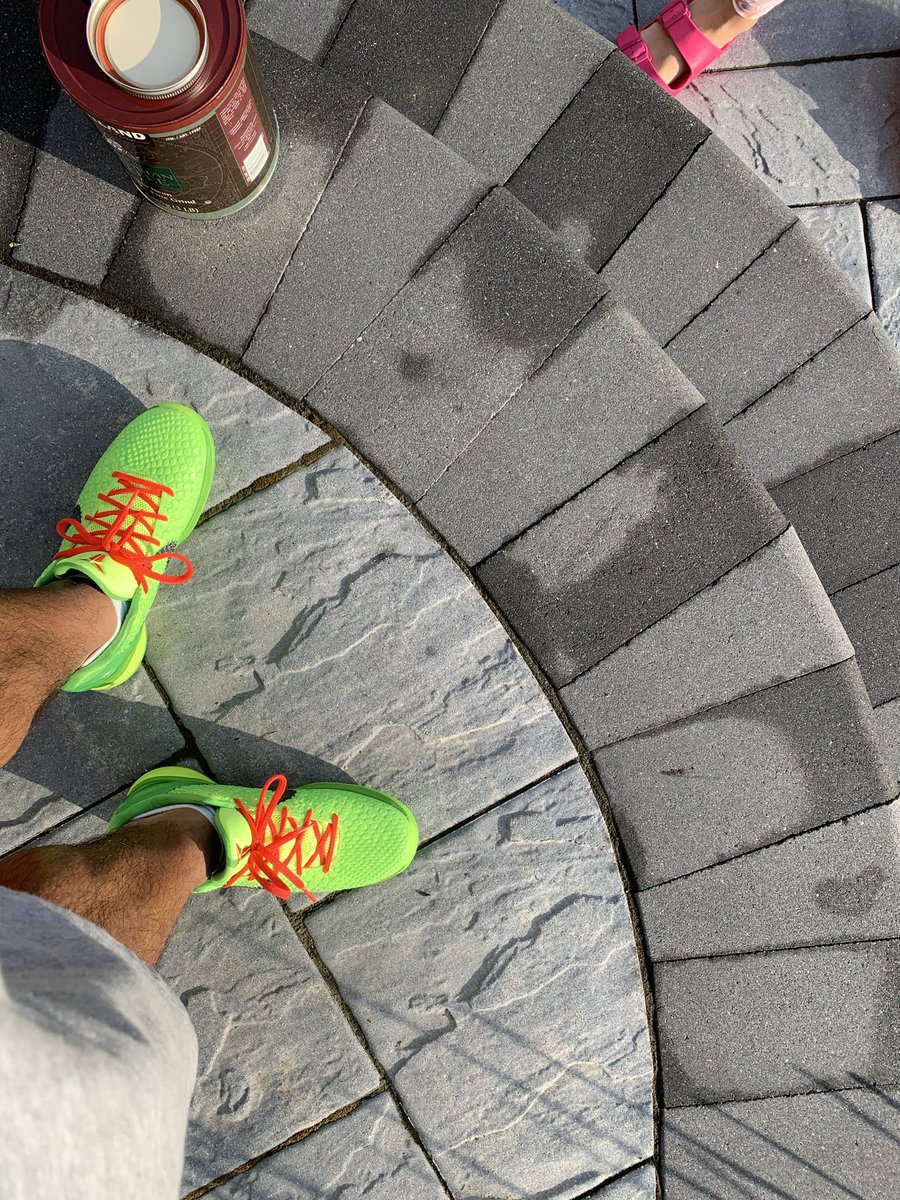 PrezeClemente's tweet photo. @atmos_usa My Kobe Grinchs are my timeless pair and my favorite sneaker of all time. When I was a kid they were untouchable and when they dropped on Christmas Eve I payed resale the morning of the drop because I struck out on SNKRS. 

Size 8.5 
#atmoscollectorsclub , #atmosnyc https://t.co/UAiQ7JWGYT