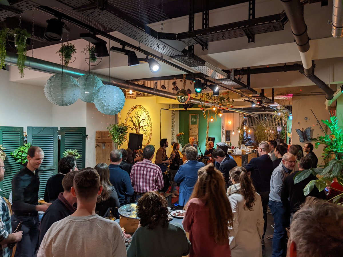 SmartEnergyLink's tweet image. 5 Jahre SEL!✨Wir konnten bereits unser 5-jähriges Firmenjubiläum feiern. Was für ein Fest! Wir sind stolz auf alles was wir bereits erreicht haben
und danken allen, welche uns auf diesem Weg begleitet haben. Wir freuen uns auf die Zukunft und bereits heute aufs 10-Jährige😉