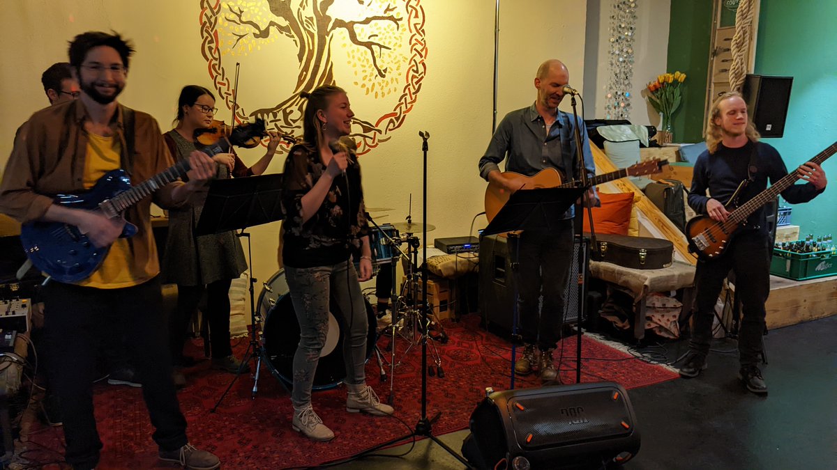 SmartEnergyLink's tweet image. 5 Jahre SEL!✨Wir konnten bereits unser 5-jähriges Firmenjubiläum feiern. Was für ein Fest! Wir sind stolz auf alles was wir bereits erreicht haben
und danken allen, welche uns auf diesem Weg begleitet haben. Wir freuen uns auf die Zukunft und bereits heute aufs 10-Jährige😉