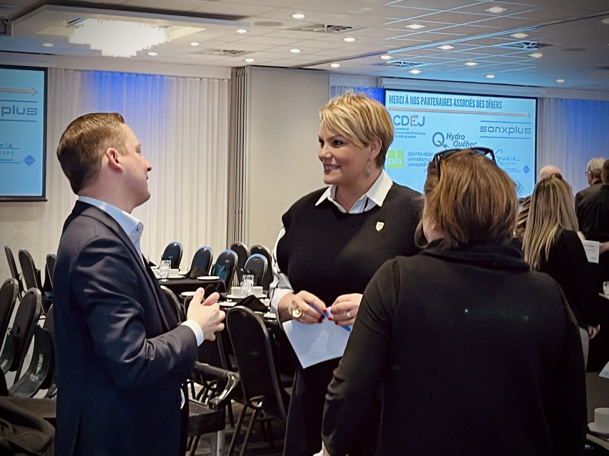 Au dîner de la <a href="/CCGJoliette/">CCG Joliette</a>, le recteur <a href="/UQTR/">UQTR</a> Chistian Blanchette présente l’importance de continuer à offrir des services universitaires à #Joliette &amp; développer un campus universitaire à #Terrebonne pour répondre aux besoins. <a href="/TerrebonneVille/">Ville de Terrebonne</a> #polqc #polmun #lanaudiere