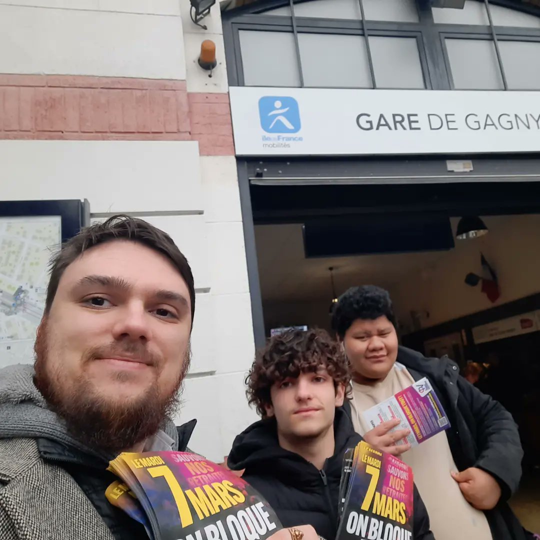 GagnyI's tweet photo. Nous étions en centre ville cette après-midi pour appeler à la mobilisation de demain contre la réforme des retraites, tous.tes à Paris !

#gagny #villemomble #franceinsoumise #NUPES #retraites #retraiteà60ans https://t.co/P8Brx80CTt