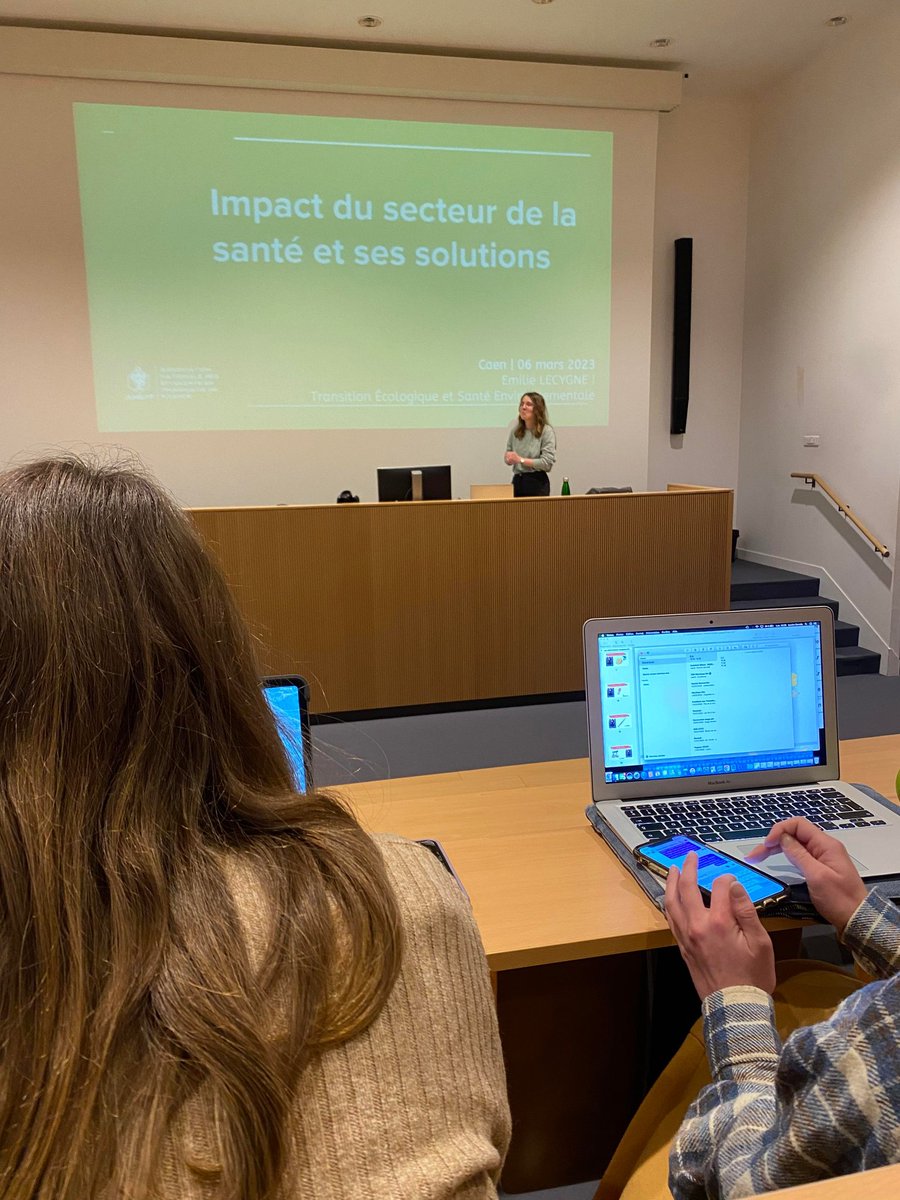Emilie_lcgn's tweet photo. À Caen pour la journée, les #étudiants ont pu être sensibilisés aux impacts du secteur de la #santé sur l'environnement et ont commencé la réflexion sur des solutions durables 🌱
Merci pour leur accueil et leur participation @corpopharmacaen https://t.co/frFoQ4UjaU
