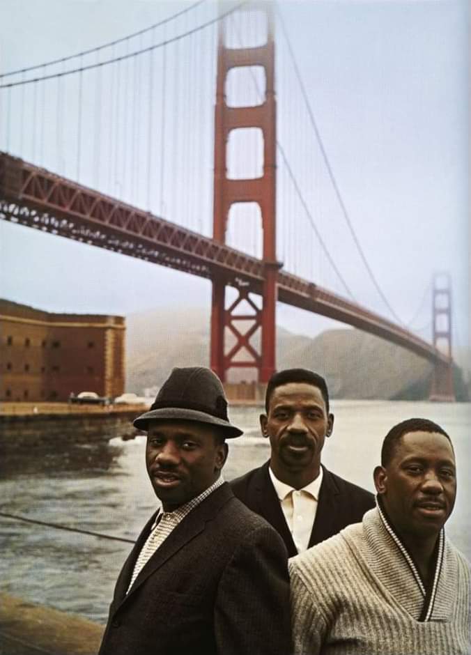 LibrarySheet's tweet photo. The Montgomery Brothers 🤎 Buddy Montgomery (piano, vibraphone), Monk Montgomery (electric bass, double bass) and Wes Montgomery (electric guitar). https://t.co/omc4HimoKs