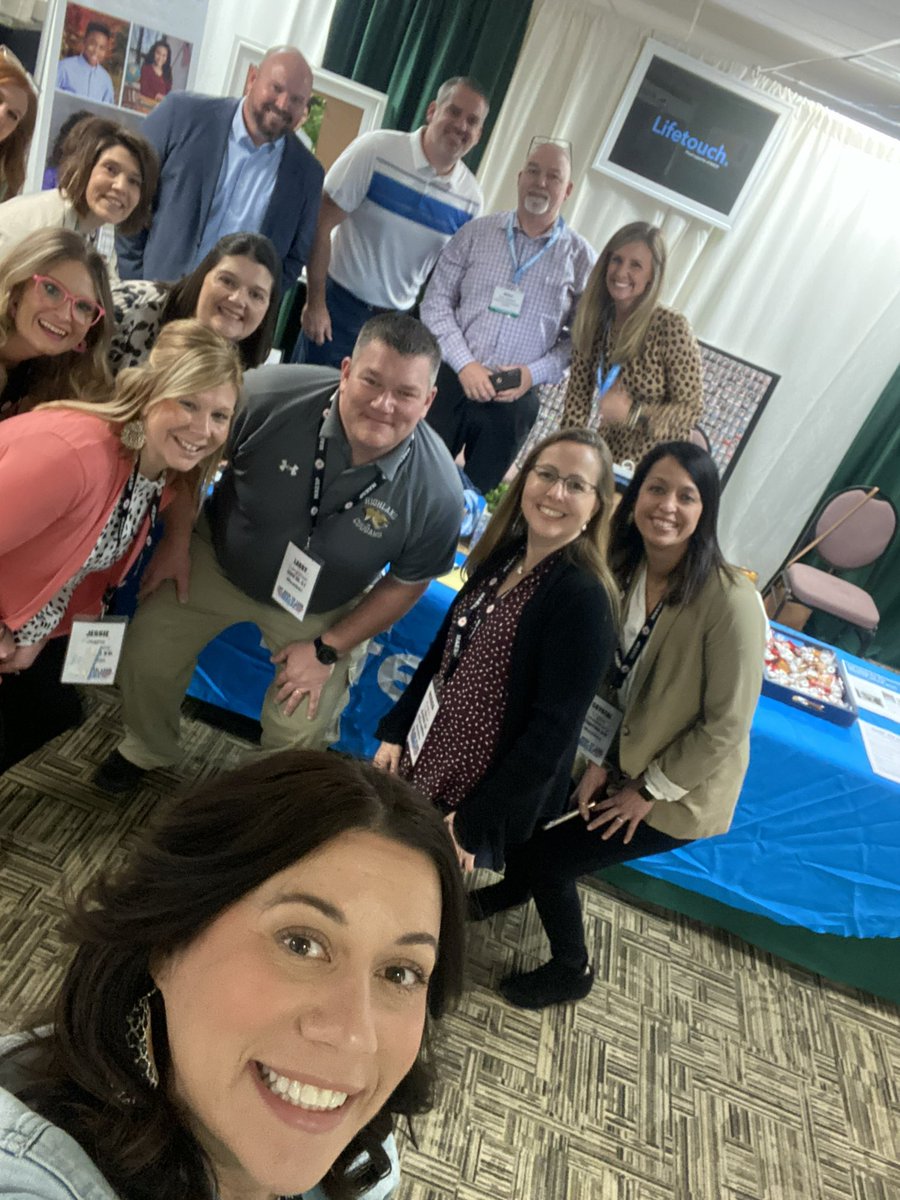 bcampbell70's tweet photo. Amazing Race -Principal Style. Team 4 for the win! #weleadmo #MoAESP https://t.co/LvVXCCenKA