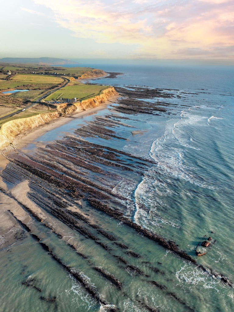 What a stunning photo of Compton at low tide! 🌊

📌 Compton
📷️ Procam films
⁠
#isleofwight #exploreisleofwight #iow #iw #visitisleofwight #isleofwightshots #countryside #nature #landscape #colours #pureislandhappiness #waves #escape #shore #goldensand #beach #Compton
