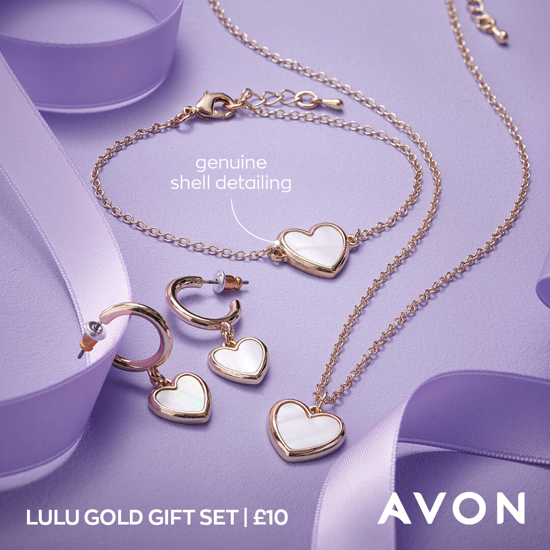 Know a mum with the golden touch? Then treat her to this gorgeous little jewellery set. The heart and genuine shell detailing is gorgeous!!

If my family are reading this, then HINT HINT 😉

 #JewelleryGift #MothersDay #Avon #GiftSet #GiftsForMum