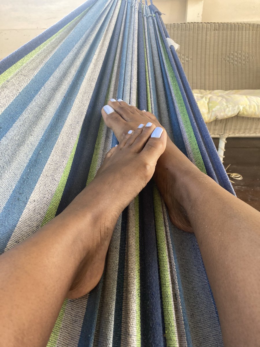 Just chilling… 

#feetseller #feet #nailpolish #feetfinder #feetfethish #lovefeet #beautifulday
