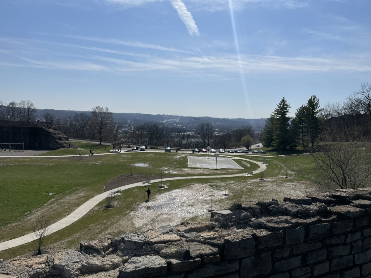 subrbn_prncs's tweet photo. Had such a good time in Cincy. The hills are so beautiful #Cincinnati https://t.co/GjH0MkNdQA