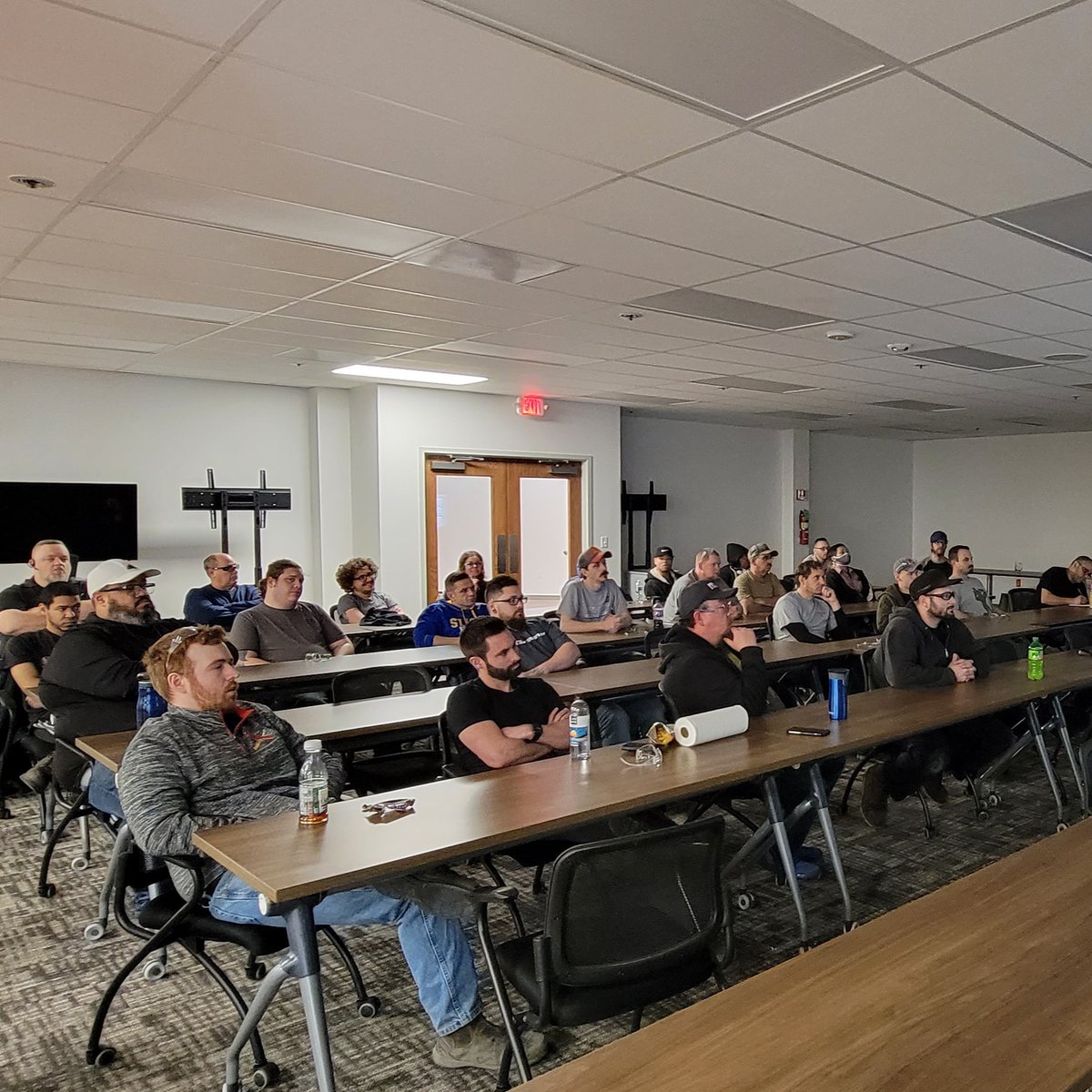 MarkAndyInc's tweet photo. Personnel at MA HQ recently received their annual Occupational Safety and Health Administration (OSHA) training. Keeping our employees up to date on the latest regulations ensures safe and healthful working conditions and practices.
#OngoingTraining #EmployeesMatter https://t.co/9DCuRDHoLr