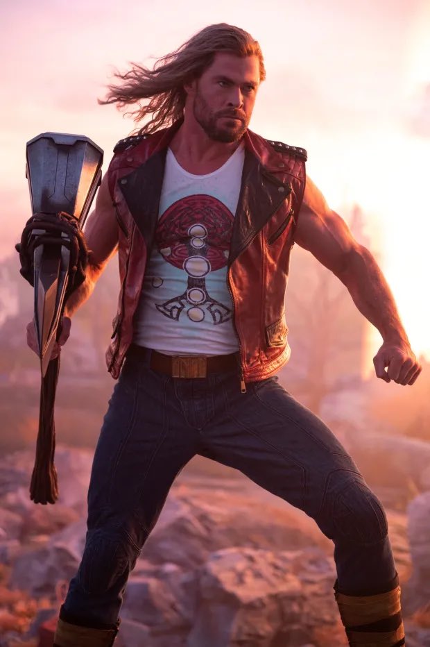 RT @Lunwi88: This is the coolest MCU Thor has ever looked https://t.co/H3pL0BeIW9