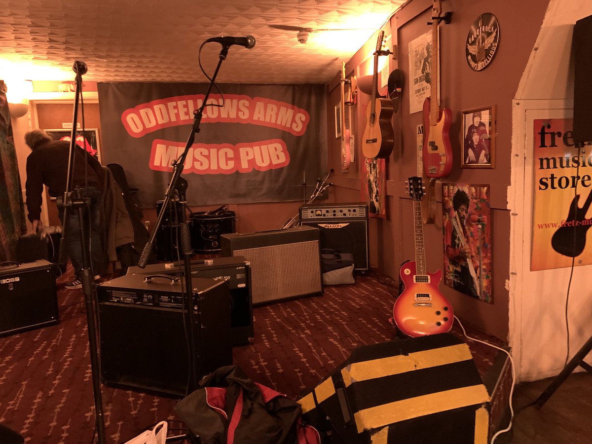 Getting ready for soundcheck at #TheOddfellowsArms in Hemel with #SteelyAndTheBandits #Paradigm &amp; ⁦<a href="/theshantlys/">The Shantlys</a>⁩. You have until 7.30 to save £3 a ticket. demerararecords.com/the-oddfellows… #AltRock #Indie #Metal #PostPunk #Live #Hemel