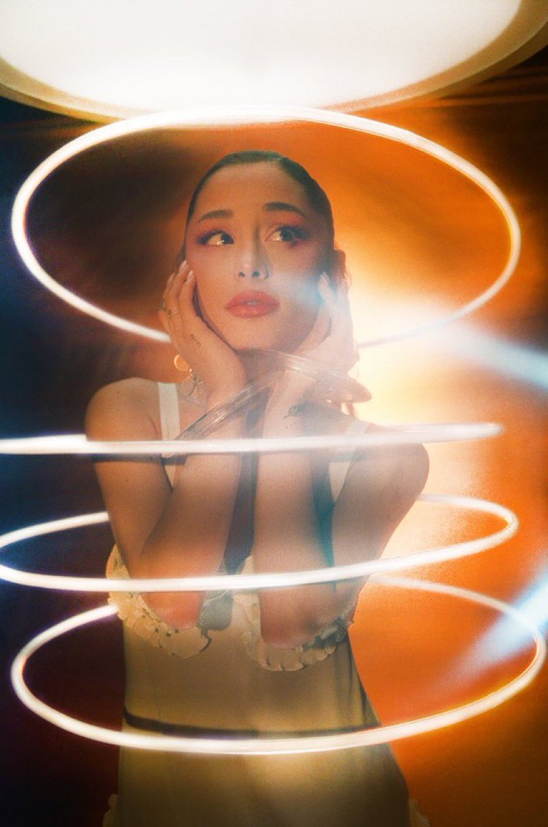 ArianaToday's tweet image. Ariana is now the artist with the most #1 duets on the Hot 100 (4), breaking her tie with Paul McCartney ⭐️

(“Stuck With U”, “Rain On Me”, “Save Your Tears” &amp;amp; “Die For You”)