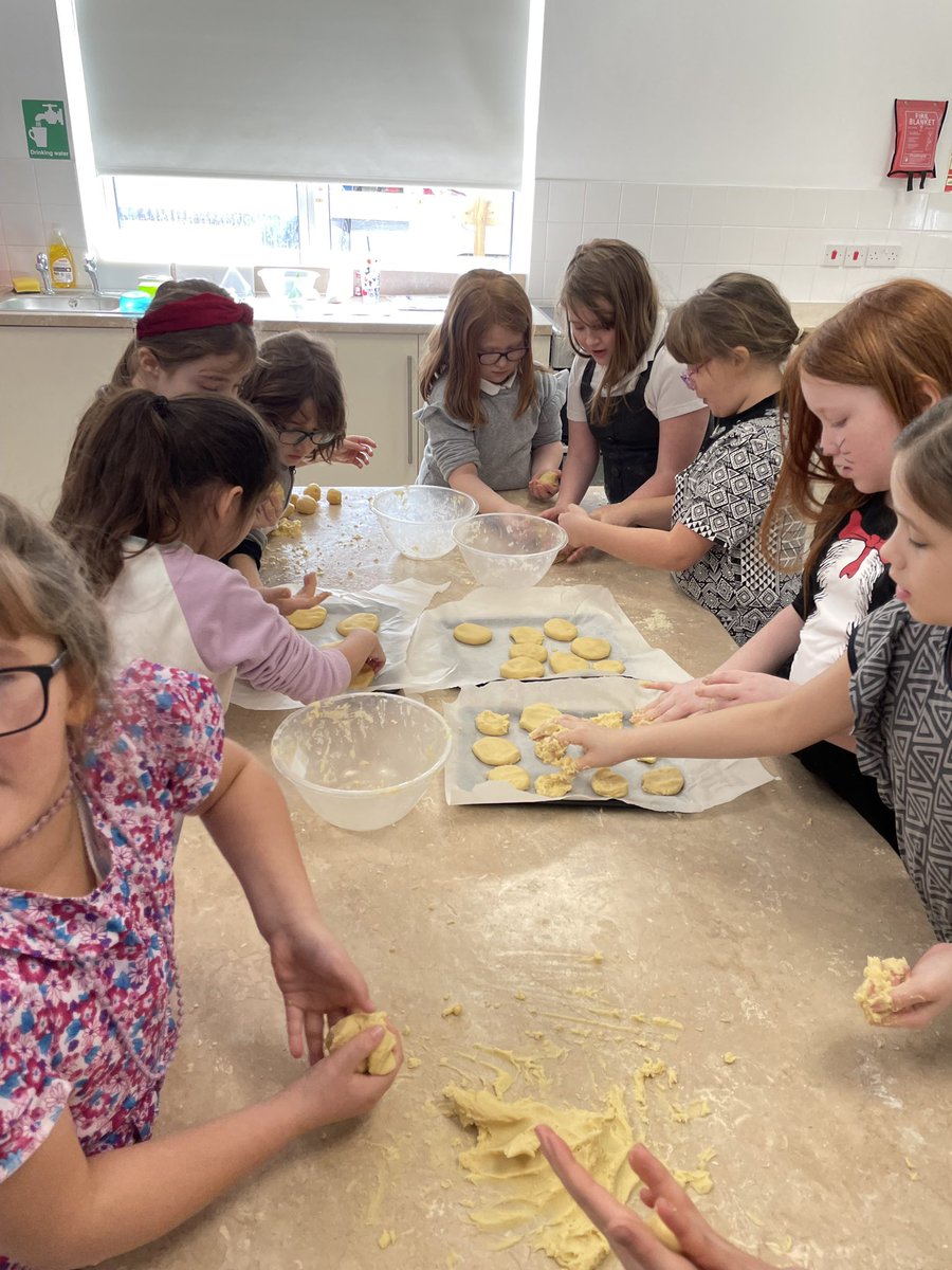 NET_Abbotsweld's tweet image. Year 3 and 4 had a great time cooking biscuits in their DT lessons last week. They followed a recipe and got to taste test once the biscuits had cooled down. #shapingfutures #netacademies