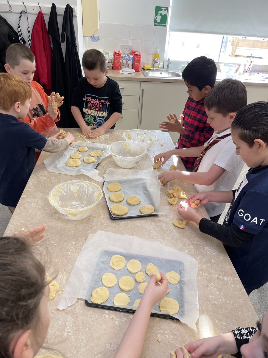 NET_Abbotsweld's tweet image. Year 3 and 4 had a great time cooking biscuits in their DT lessons last week. They followed a recipe and got to taste test once the biscuits had cooled down. #shapingfutures #netacademies