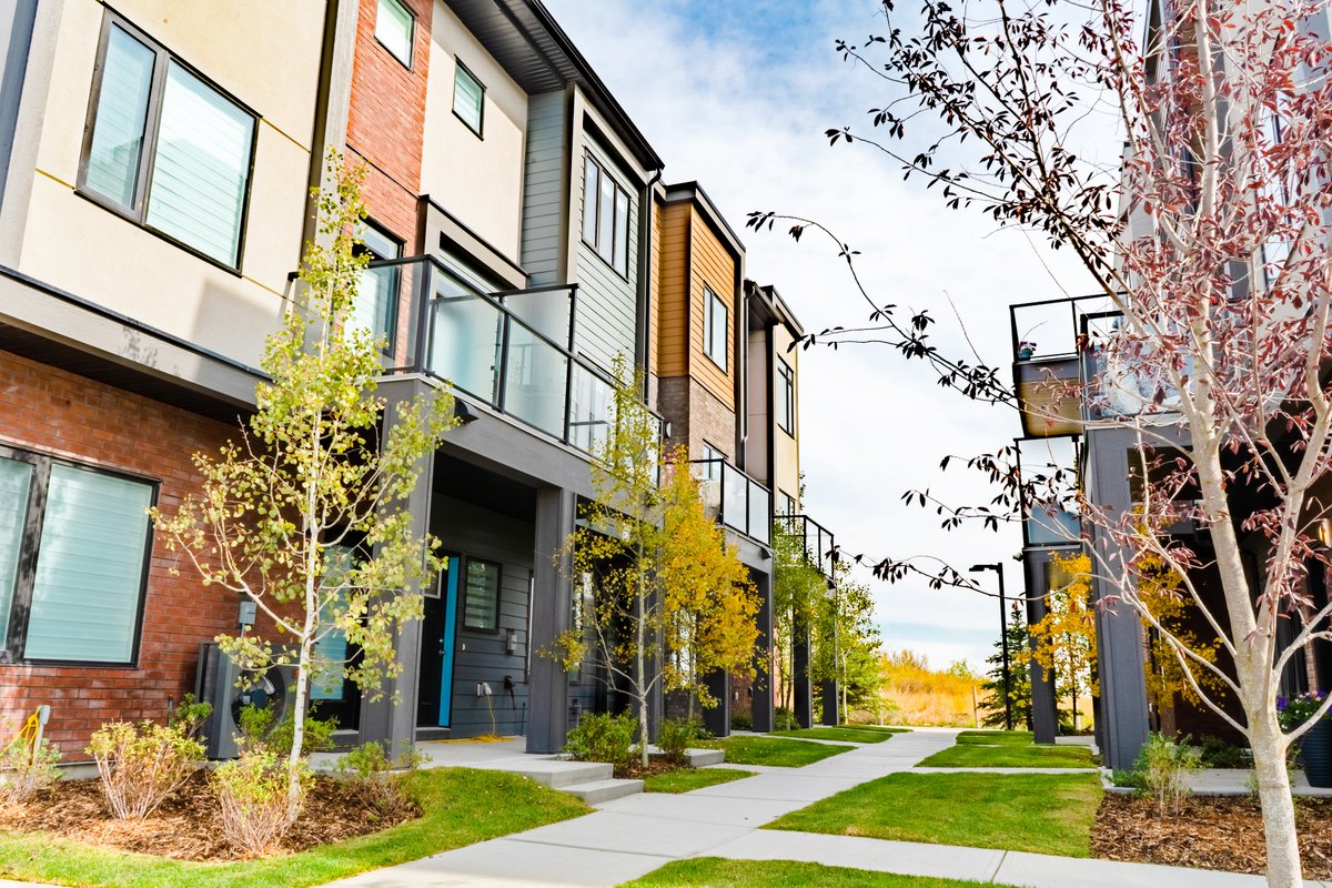 Happy first day of #Spring! 🌷☀️

We're excited to see Artis in #Greenwich bloom and shine under the coming warm weather and share all the beautiful greenery surrounding our #LuxuryTownhomes! 

How are you celebrating the first day of spring? Comment below! 

#YYC #YYCHomes