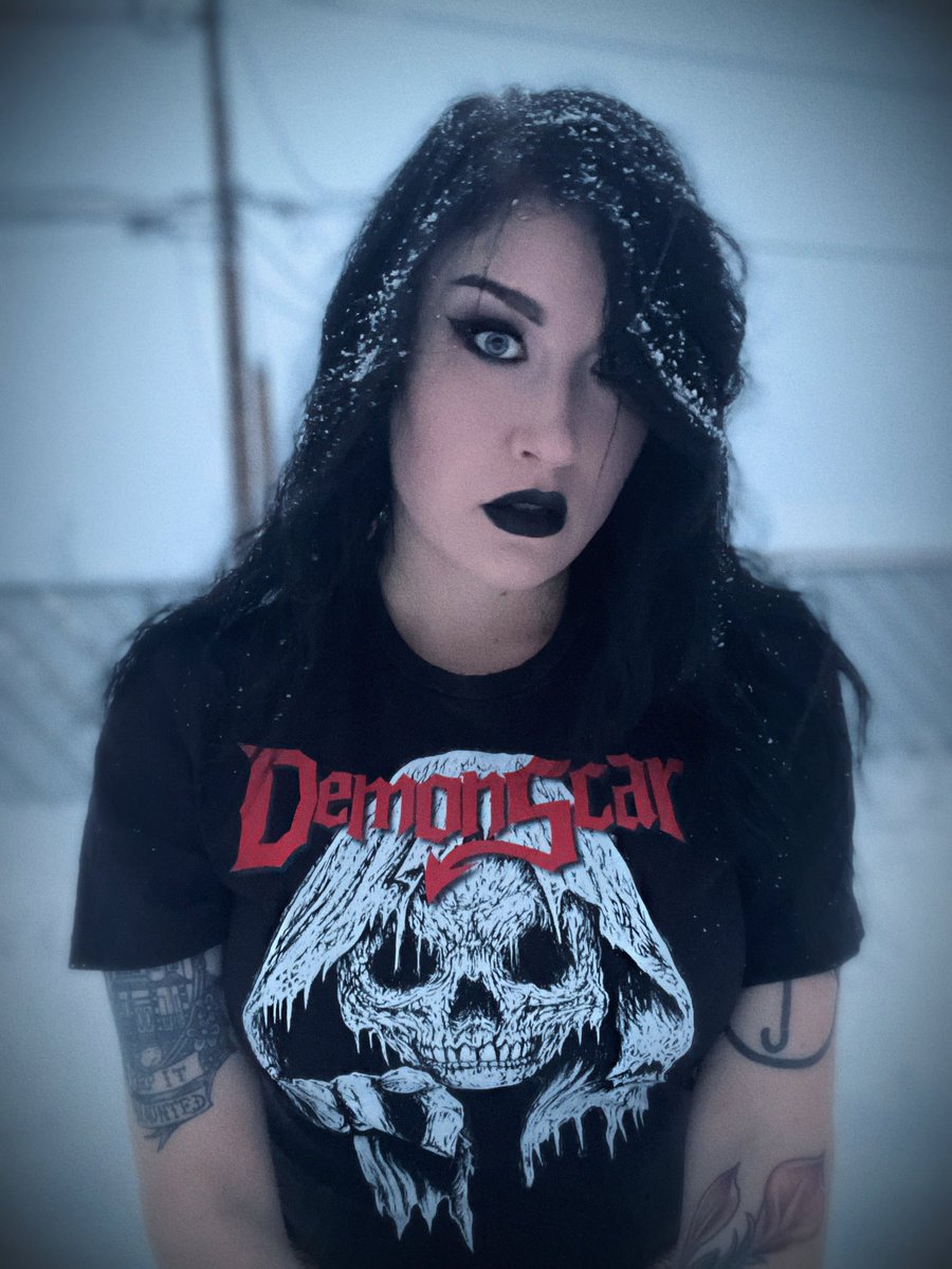 Don’t bite the hand that feeds. Go show @DemonScarNYC some love! 
 (Songs Featured in @NFWeddingFilms new film the forest hills premiering march 11)
#demonscar #nyxcosmetics #alternative #altmodel #girlswithtattoos #metalhead #rock #bandmerch #fishnets #gothgirl #gothmodel #snow