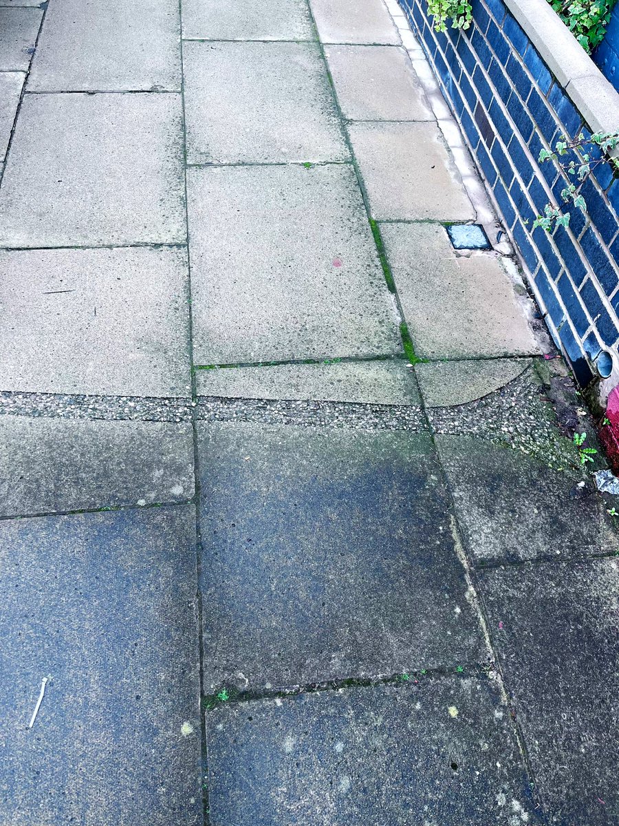 You know when you are coming up to my mums house.. the pavement is bleached .. the old fashioned way.. path scrubbed, door brass scrubbed, house scoured .. me poor dad can’t put his cup down .. it’s gone 😂 #motherdaughterlove ❤️❤️