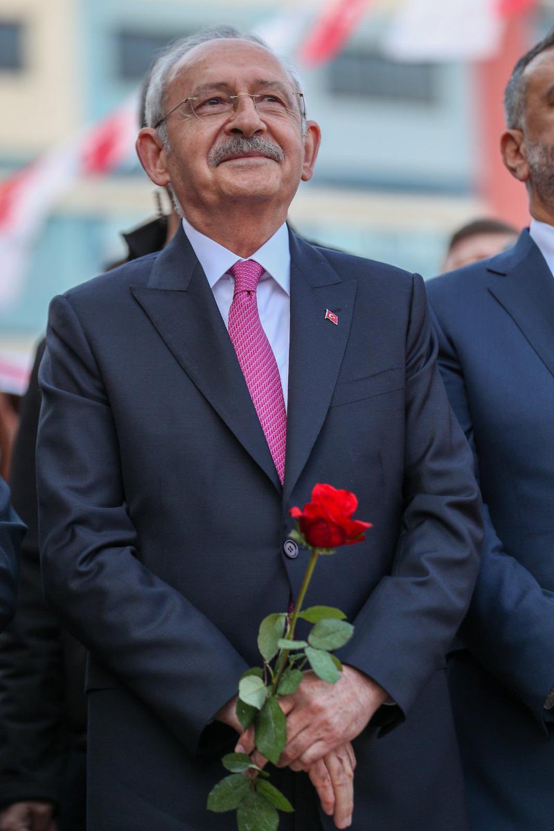 Memleketimizin her bir karışında umudu yeşertmeye geliyoruz!

Türkiye Cumhuriyeti 13. Cumhurbaşkanı Kemal Kılıçdaroğlu.

Hayırlı uğurlu olsun.