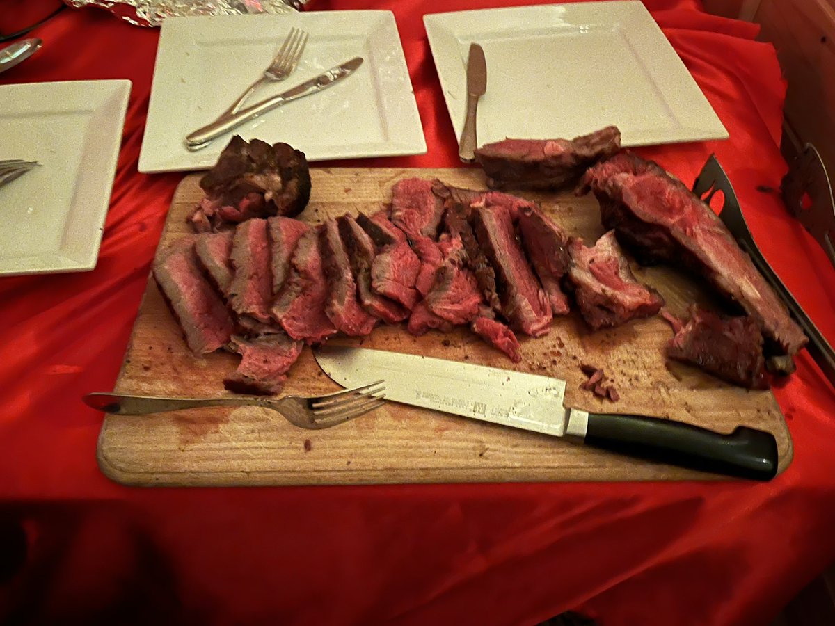 littlespabbq's tweet photo. 3.6 lb beef rib, dry brined for 48 hrs, then slow smoked up temp, rested then seared on kamado bono.  Tasted fantastic.  #kamadobono #kamadouk • #kamadobonolimited @ #bbquk #bbqukstyle #weberkettle #ukkamado.
#kamadogrill #kamadogrillsuk https://t.co/HBgtGwdkvR