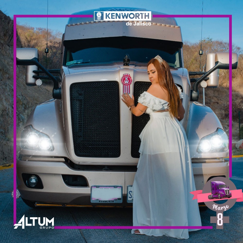 KenworthJalisco's tweet photo. #MujerKenworth
Hoy le deseamos un Feliz cumpleaños 🎂 a Roxana quien es una apasionada del transporte y nos compartió estas increíbles fotografías junto a su chulada 🚛
Créditos 📸: a quien corresponda
#AltumGrupo #MiKenworth #Transporte #MesdelaMujer #MiChulada https://t.co/nVRzEjrjhU