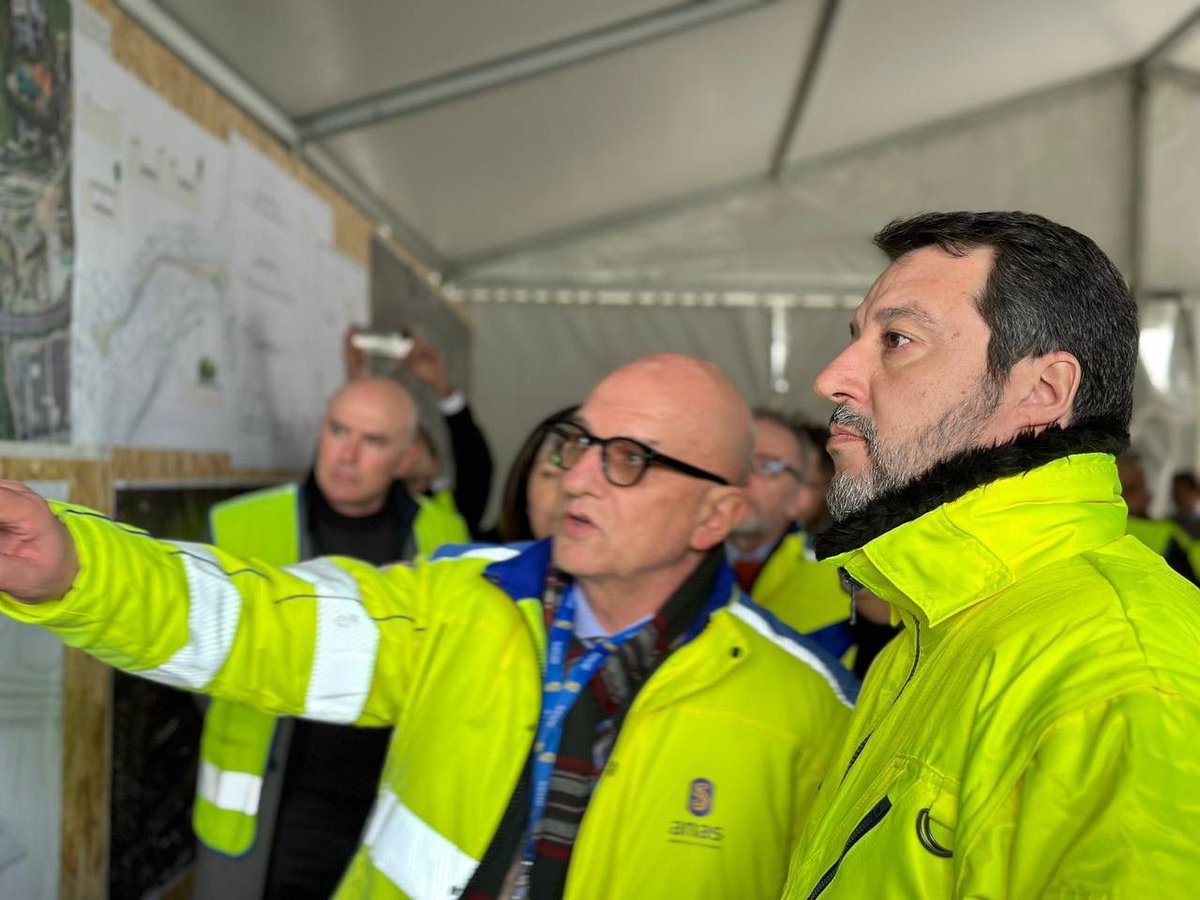 mitgov_it's tweet photo. Il ministro @matteosalvinimi in sopralluogo al cantiere #Anas sulla #SS64 “Porrettana” per il progetto Nodo ferro-stradale di Casalecchio di Reno. @StradeAnas
https://t.co/bU7t3JDUKi https://t.co/TV6afB1S05