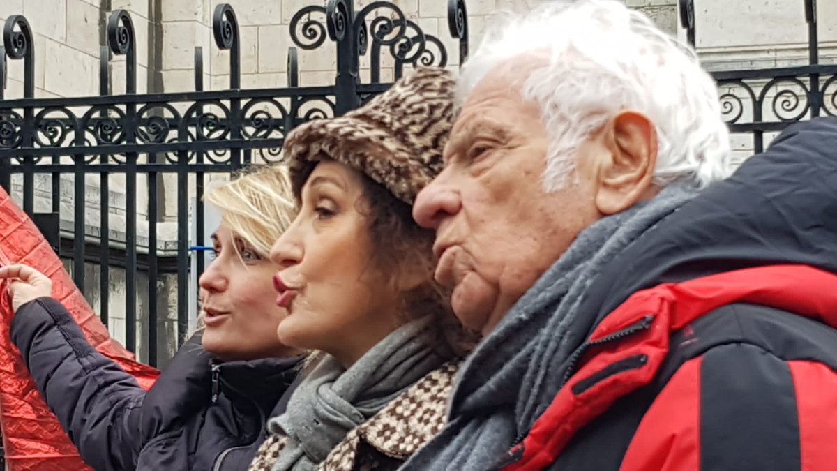 VBANTONELLI's tweet photo. #Montmartreenchanté discours de l'évènement anniversaire des 10 ans des visites chantées de #Montmartre créées par #VeronicaAntonelli et remerciements https://t.co/kSp1xEv67G @TyphaineD #Pattika @Umanrao #veronicaandfriends #MichelBatlle #Marquisestreetart #annamarchlewska https://t.co/ddo3cfQruA