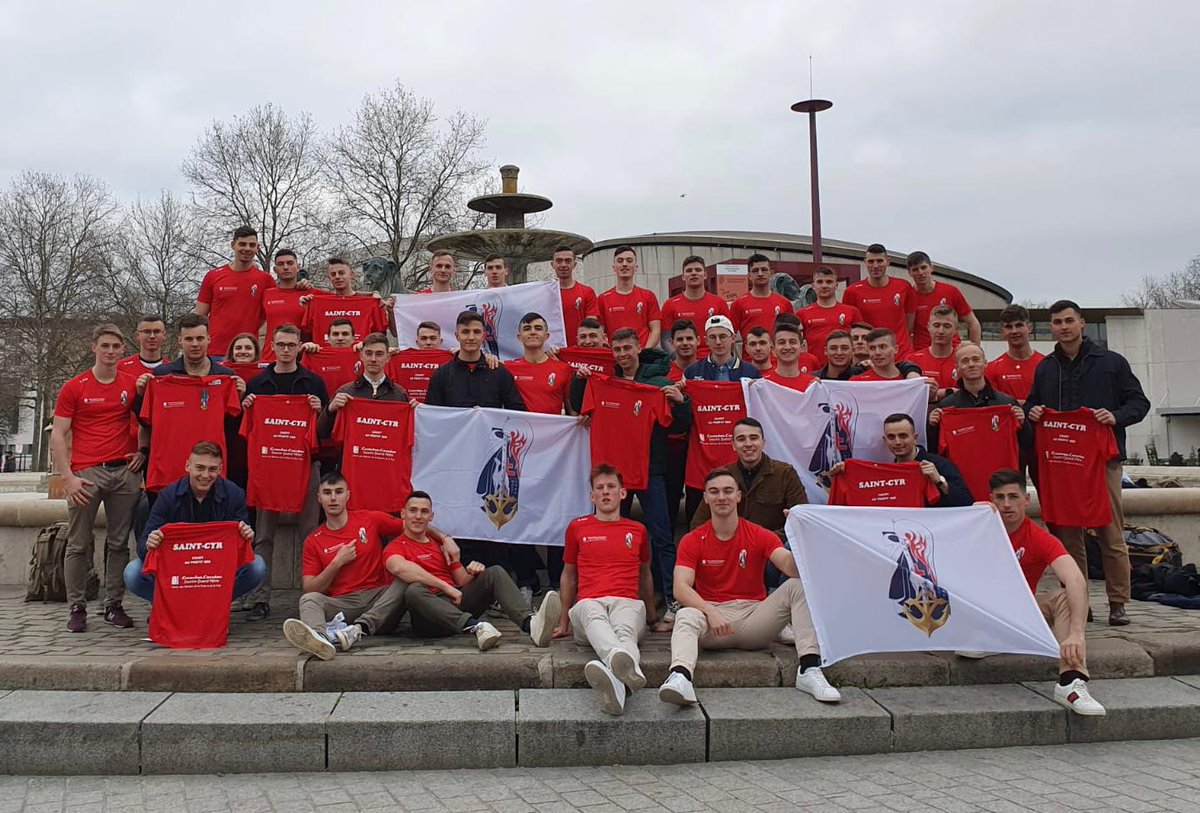 SaintCyrCoet's tweet photo. 60 élèves-officiers de la Promotion Le Cocq ont porté les couleurs de l'association #LesGueulesCassées
à l'occasion du semi-marathon de Paris.
Ils ouvrent le compteur kilométrique #AvecNosBlessés en effectuant 1260 km cumulés.
#TenirLeffort https://t.co/MZxILqdV4C