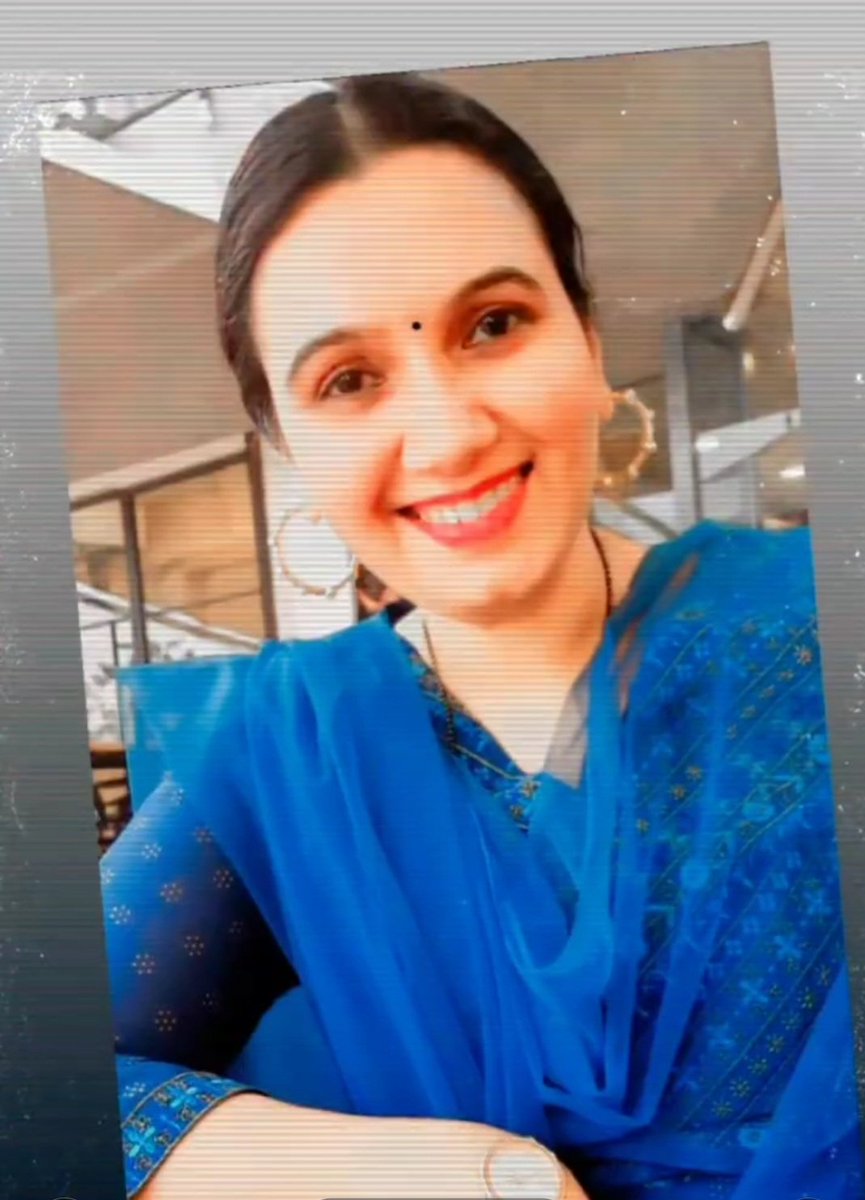 shivanigokhale's tweet photo. #जंतरमंतर

तो रंग फेकतो हिरवा, 
ती लालगुलाबी होते
हे कुठले जंतरमंतर 
की हवा शराबी होते

तो लपतो वळणावरती, 
ती मुरडत येते जेव्हा
तो घेतो मग पिचकारी 
ती मान फिरवते तेव्हा

ती धुळवड परतुन येते, 
तो तसाच धावत येतो 
तो युगेयुगे आताही 
राधेला शोधत येतो

#शिवानी
#रंग_बरसे 
#11pmWords https://t.co/ILd3SvyLSc