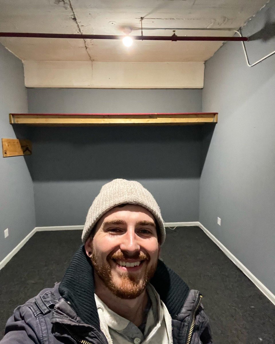MichaelGiovang1's tweet photo. The end of an era π₯π¦
I put a lot of time and energy into this jam space and it will certainly be missed. On to the next drumming adventure π€π»
#jamspace #jamroom #endofanera #trafficlight #drumspace #drums #drummer #drummerlife #musician #music #youllbemissed #newbeginnings https://t.co/2bS4n240j9