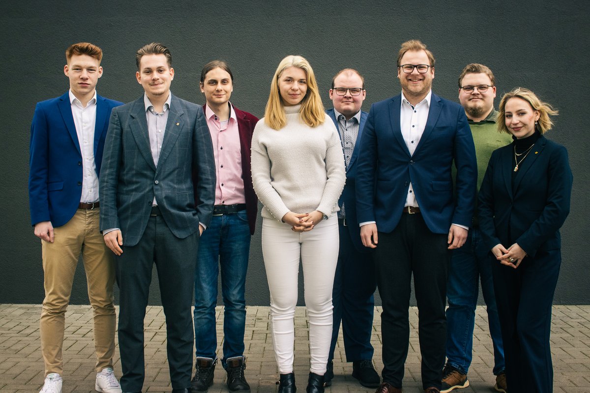 JuLisLSA's tweet photo. Am Samstag wurde auf unserem LaKo ein neuer Vorstand gewählt. @KonstantinPott wurde als Landesvorsitzender mit 96% bestätigt. Ebenfalls ist der Schatzmeister Markus Leßmann wiedergewählt. Die Stellvertreter werden im kommenden Jahr von Justin Ermisch, Philipp Stavenow und...(1/2) https://t.co/nEvHfP8Fby