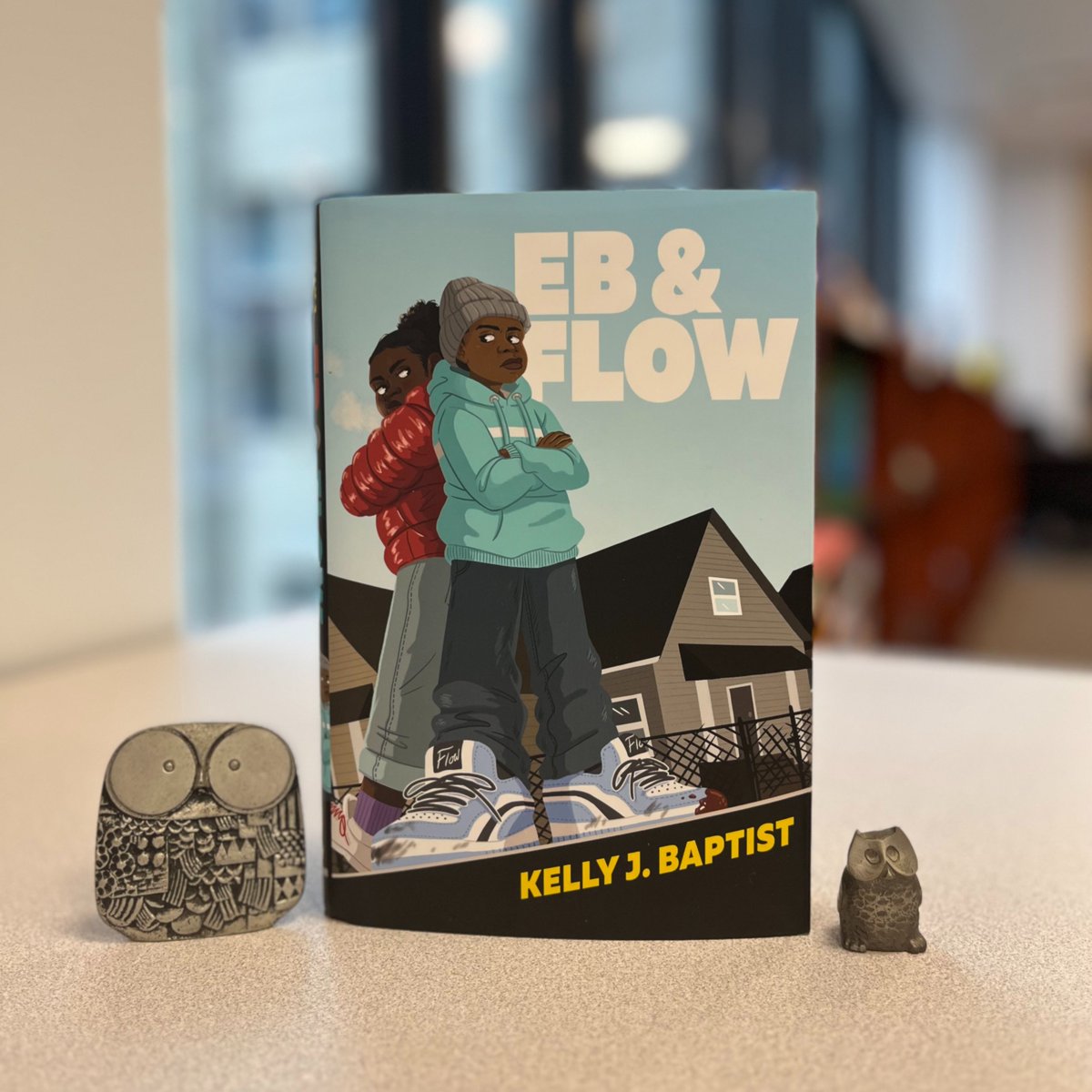 butchilitcen's tweet photo. π Eb & Flow by Kelly J. Baptist #dailybutlershelfie #ebandflow @kellyiswrite @penguinrandomhouse https://t.co/Vm0O1BhCAu