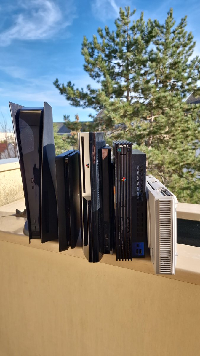UltimaGamingFr's tweet photo. #MrBiohazard #Playstation
Playstation Collection
PlayStation 1
Playstation 2
Playstation 3
Playstation 4
Playstation 5
Je précise que toutes les consoles playstation sont toutes sans exception en état de marche
Au total en collection⬇
PS1 ×2
PS2: ×1
PS3 ×2
PS4 ×2
PS5 ×1 https://t.co/buAX6XPpCU
