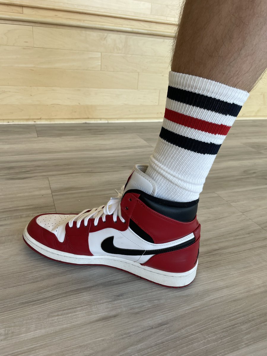 WeatherWes's tweet photo. March is here &amp; so is the Madness, so our next Weather Facts shoot has basketball, headbands, tube socks &amp; Air Jordan’s involved! Thanks to Pine Springs Prep for loaning us your gym! https://t.co/kqUH2mF9IN