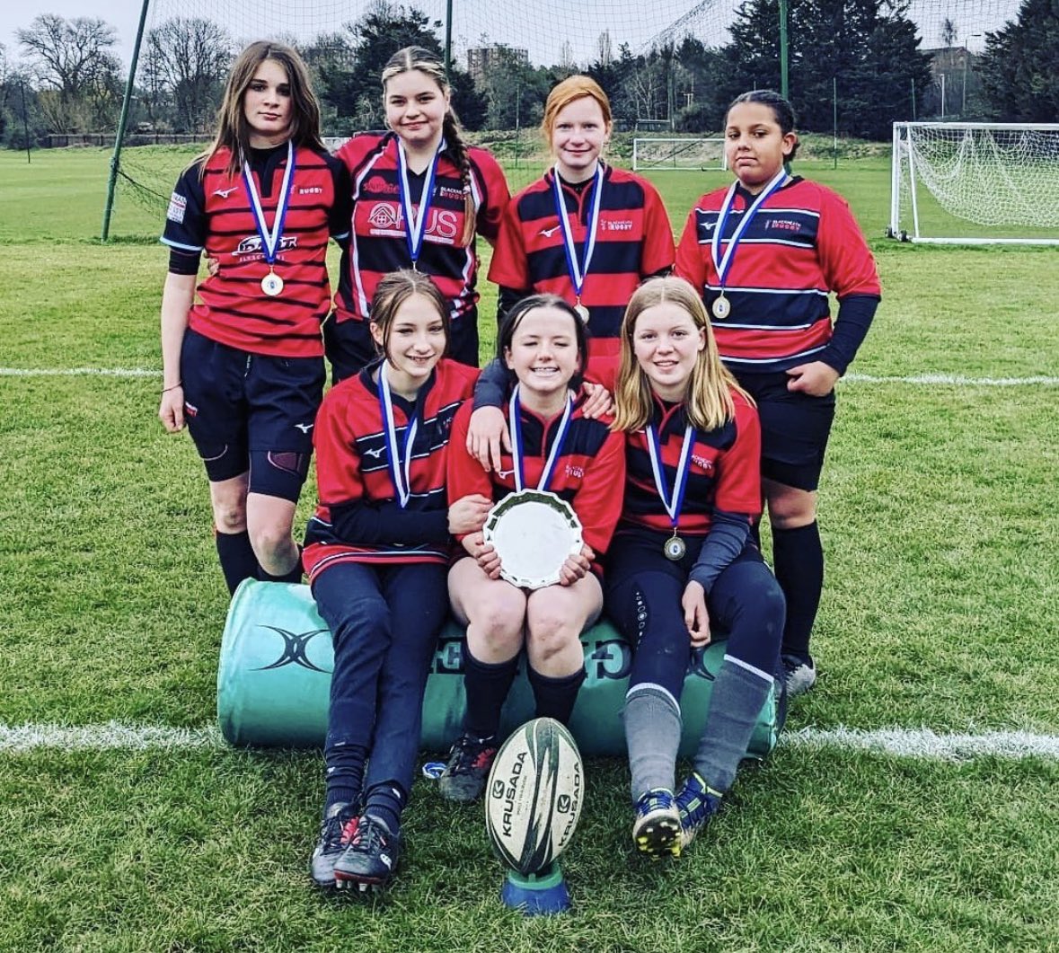 Blackheath_1858's tweet photo. The Girls U14 girls won the Plate competition in the Kent Waterfall finals hosted at Sevenoaks.  Clustering with our friends at Old Colfeans, they won against Medway (15-5) drew against TJs (5-5) to secure overall victory in the group.  

An outstanding performance! https://t.co/KcG4F6yrt9
