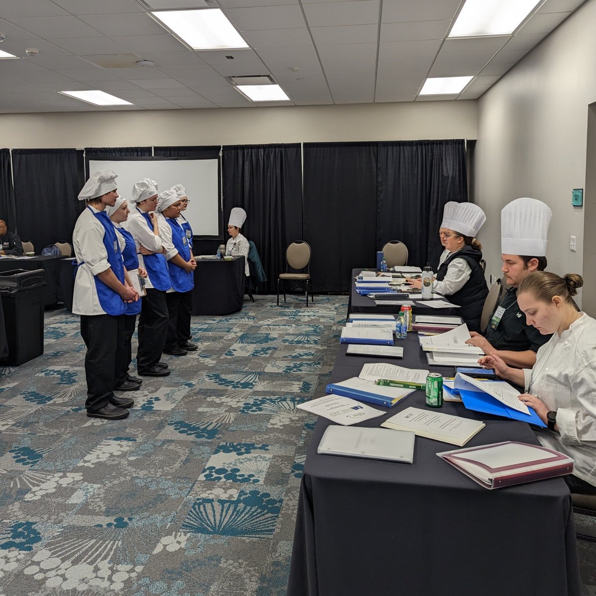 TheOfficialMHF's tweet image. Here&apos;s another look into today&apos;s Culinary &amp;amp; Management categories at the Michigan #ProStartCompetition2023 🍳📋 

Stay tuned for the award ceremony, beginning at 3 PM! 🏆 

#MichiganProStart #MadeInProStart