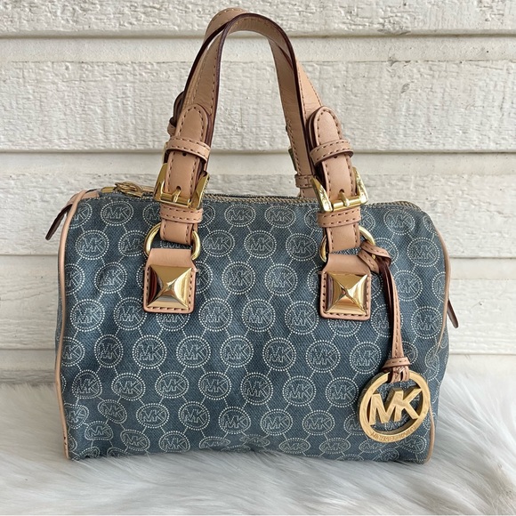 So good I had to share! Check out all the items I'm loving on @Poshmarkapp #poshmark #fashion #style #shopmycloset #hudsonjeans #toryburch #michaelkors: posh.mk/1x4GNpYbXxb