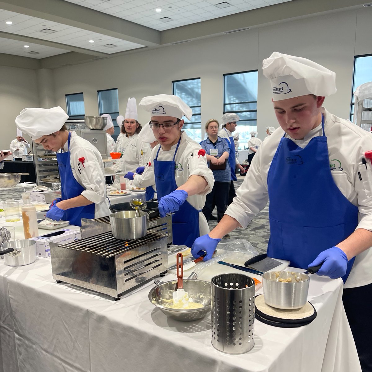 TheOfficialMHF's tweet image. Here&apos;s another look into today&apos;s Culinary &amp;amp; Management categories at the Michigan #ProStartCompetition2023 🍳📋 

Stay tuned for the award ceremony, beginning at 3 PM! 🏆 

#MichiganProStart #MadeInProStart