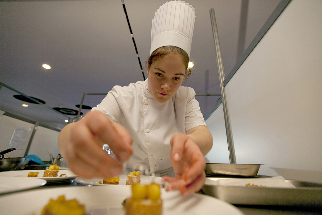 hautsdefrance's tweet photo. #GuideMichelinFr 5 étoiles pour les #hautsdefrance, la Région Européenne de la Gastronomie 2023 !
👏 L'annonce officialisée, ce jour, célèbre une fois encore l'amour de la bonne cuisine dans notre région.
👏 Félicitations à nos talentueux chefs 👉 https://t.co/hLuRwnRxGj #reg https://t.co/m4lJwJyfX5