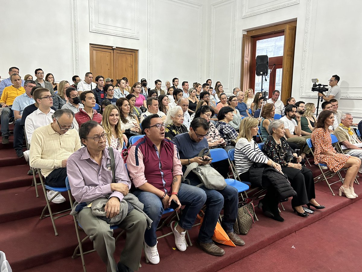 Círculo Editorial Azteca tweet media