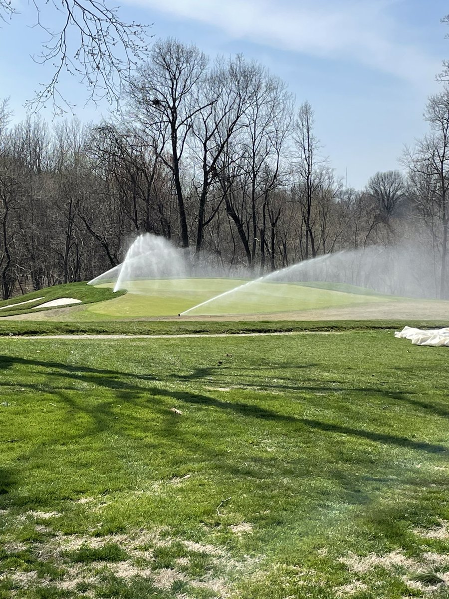 ECCSuper77's tweet photo. With tarps you do a lot. @BASF Navicon, @PBIGordonTurf Segway and @SiteOneSupply NOS on 1 and 8 and @EnvuGolfUS Ronstar G around the green. Time for H2O! https://t.co/nlUb5cgPsg
