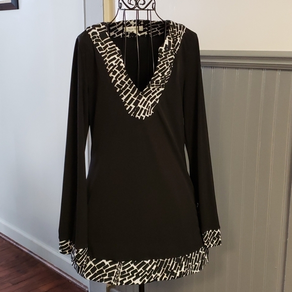 KrisMasquerade's tweet photo. So good I had to share! Check out all the items I'm loving on @Poshmarkapp #poshmark #fashion #style #shopmycloset #nitaideas #whitehouseblackmarket #noblecaptures: https://t.co/dxVs14jNgV https://t.co/3SGckBmlC1