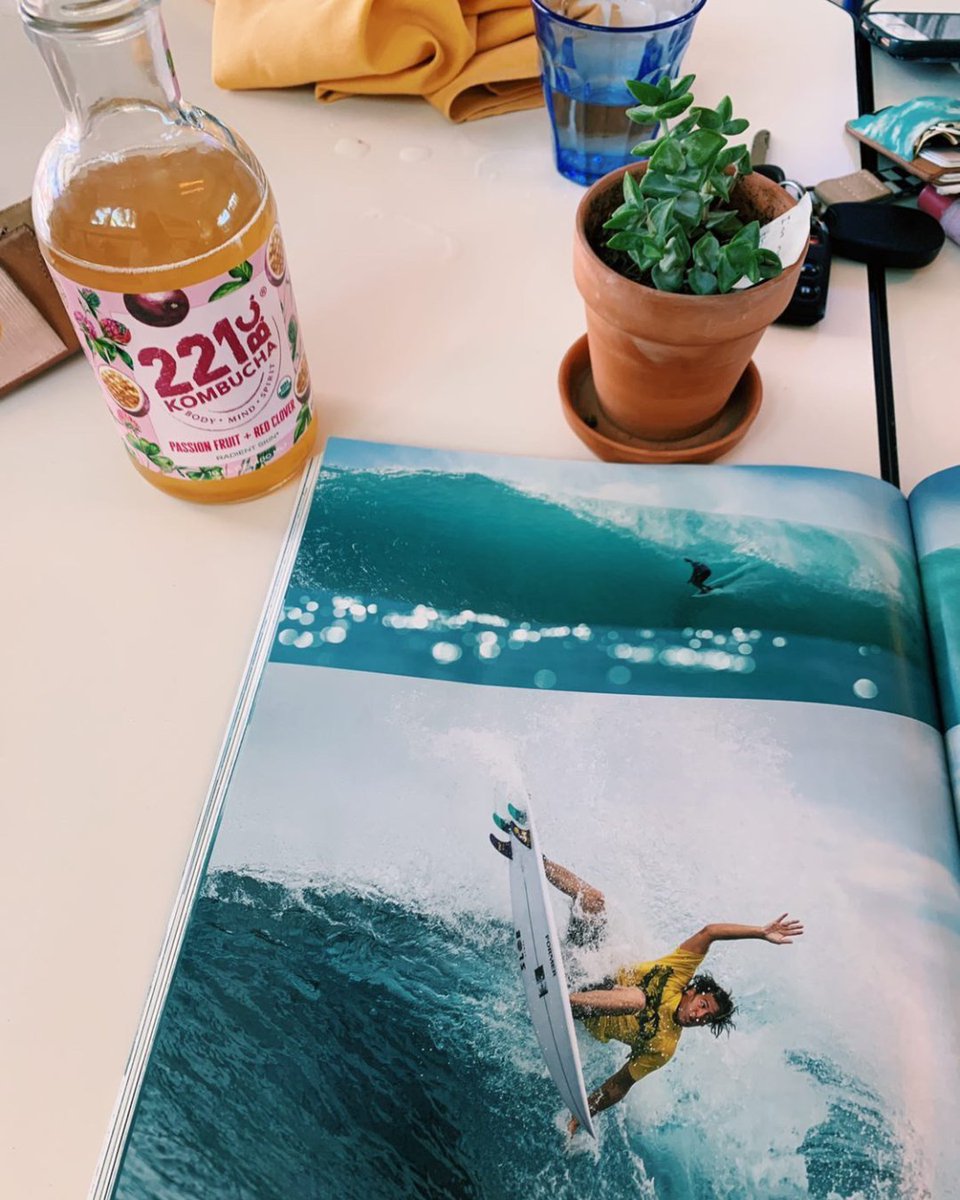 kombucha221bc's tweet photo. riding the wave into the week 🌊 

#kombucha221bc #kombucha #beach #saltlife #siestakey #womenowned #surfing #sarasota https://t.co/mkFeDNBs97