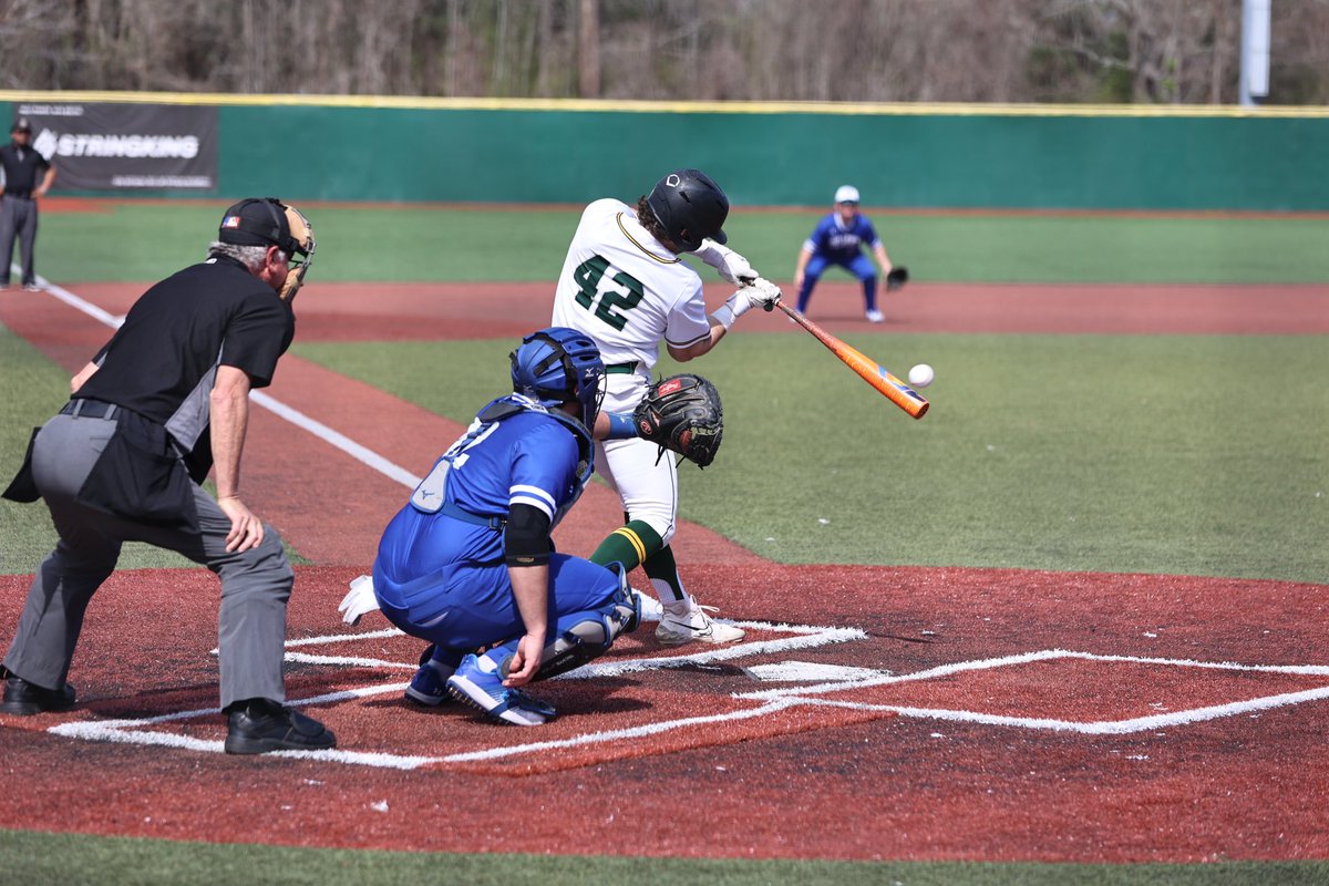 DVUAggies's tweet photo. Aggies lead Hilbert 4-2 after five innings! https://t.co/0rDNZEdaYm