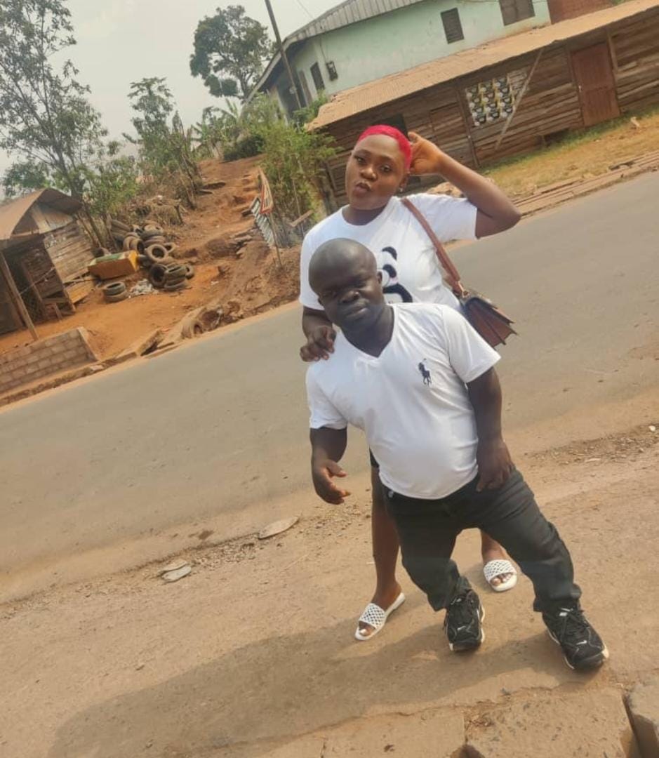 MimiMefoInfo's tweet photo. Kwoyela Derick is a 39-year-old teacher in #Bamenda who has struggled with societal stereotypes, as most girls will not want to date or #marry him due to his height.

But now, he has broken those stereotypes after finding a lifetime lover, Kahboh Patience.

Derick, who hails from Bali Nyonga in Cameroon’s Northwest Region, met Patience, 28, in January 2022 and they started dating.

Continue reading this inspiring story on our website aswell 👇🏾👇🏾👇🏾
https://t.co/FQScPoSD8J