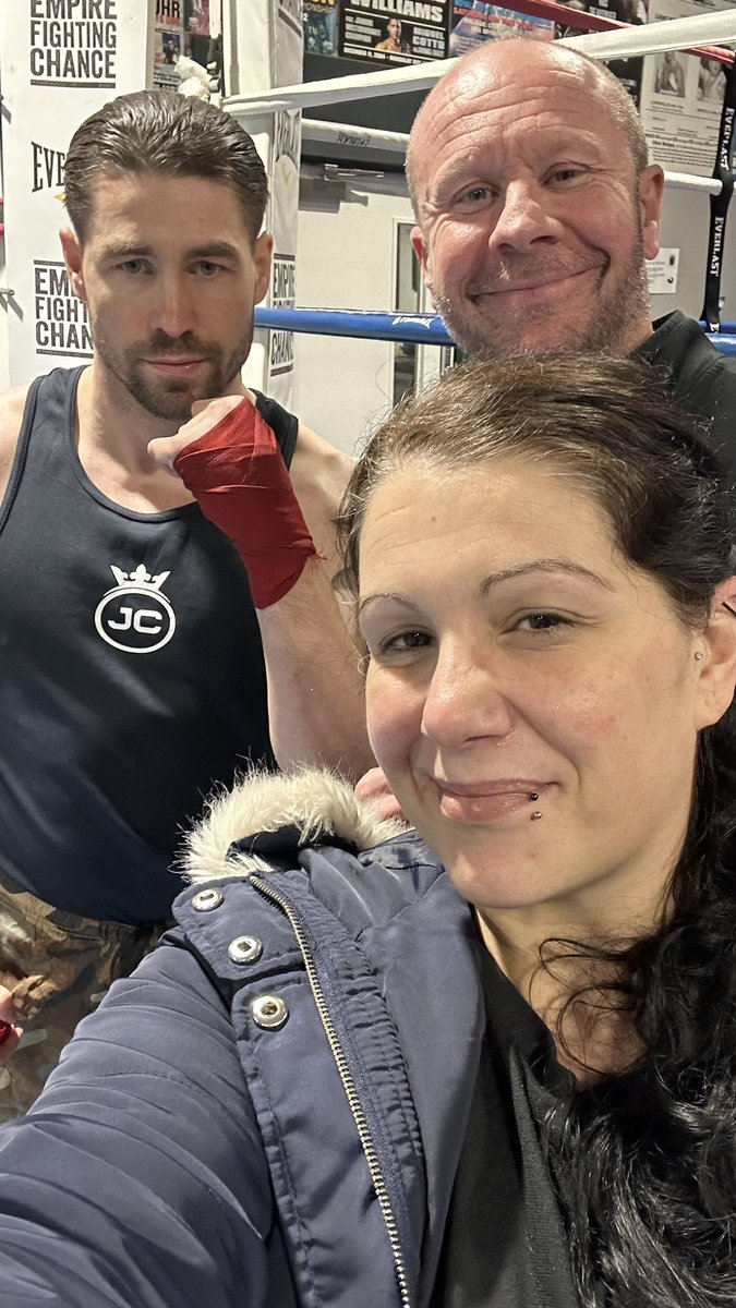 Here we go 🥊 another day another beasting pow pow 💥 #boxingtraining #BKFC @cf_fight_club with our own @JamieCoxPro @richardfarnan #gettingready #gettingstrong