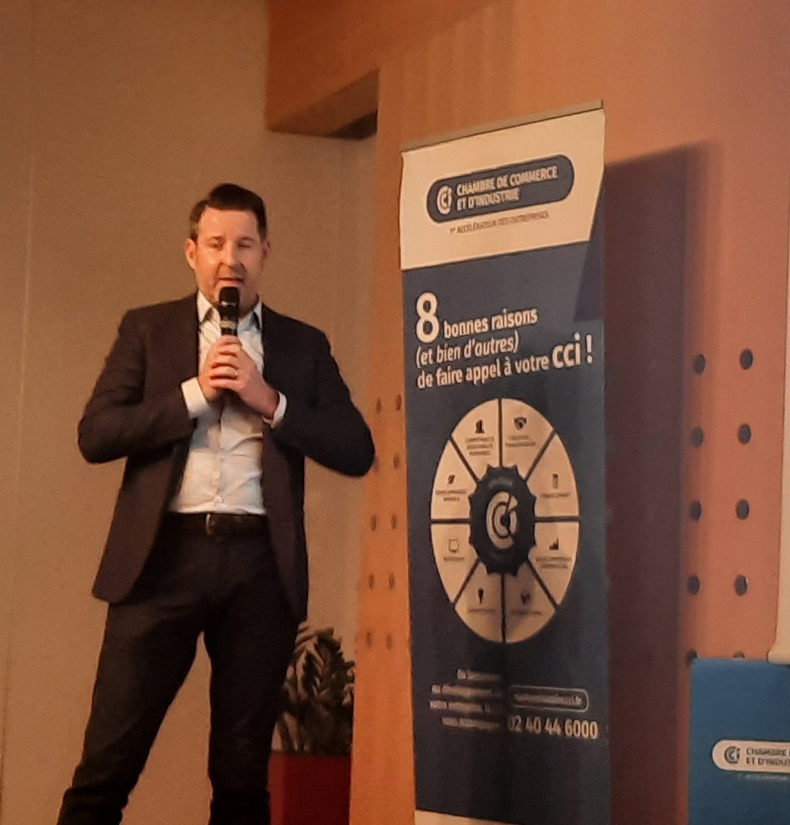 [#PassionCommerce] Commercants, vous souhaitez booster votre performance et accélérer vos transitions digitales, sociétales et environnementales ? 🤔

🤝 On vous accompagne sur ces enjeux 👉 02 40 44 6000 ☎️