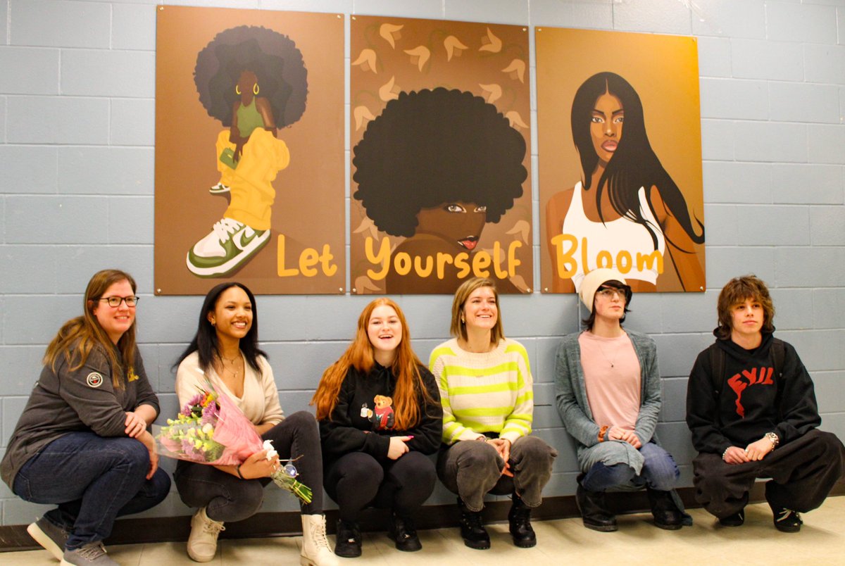 CCI (@cci_scdsb) on Twitter photo CCI’s A4BPOC (Alliance 4 black ppl of colour) reveals a new mural by student Celena Mulcare. Celena’s artwork is inspired by a personal experience she had as a black woman and exemplifies perspective, education and resilience. <a href="/curt_davidson/">Curt Davidson</a> <a href="/GjacobsG/">GLJacobs</a> <a href="/SCDSB__OPHEA/">SCDSB_OPHEA</a> <a href="/SCDSBequity/">SCDSB DEI/ML Department</a> CCI’s A4BPOC (Alliance 4 black ppl of colour) reveals a new mural by student Celena Mulcare. Celena’s artwork is inspired by a personal experience she had as a black woman and exemplifies perspective, education and resilience. <a href="/curt_davidson/">Curt Davidson</a> <a href="/GjacobsG/">GLJacobs</a> <a href="/SCDSB__OPHEA/">SCDSB_OPHEA</a> <a href="/SCDSBequity/">SCDSB DEI/ML Department</a>